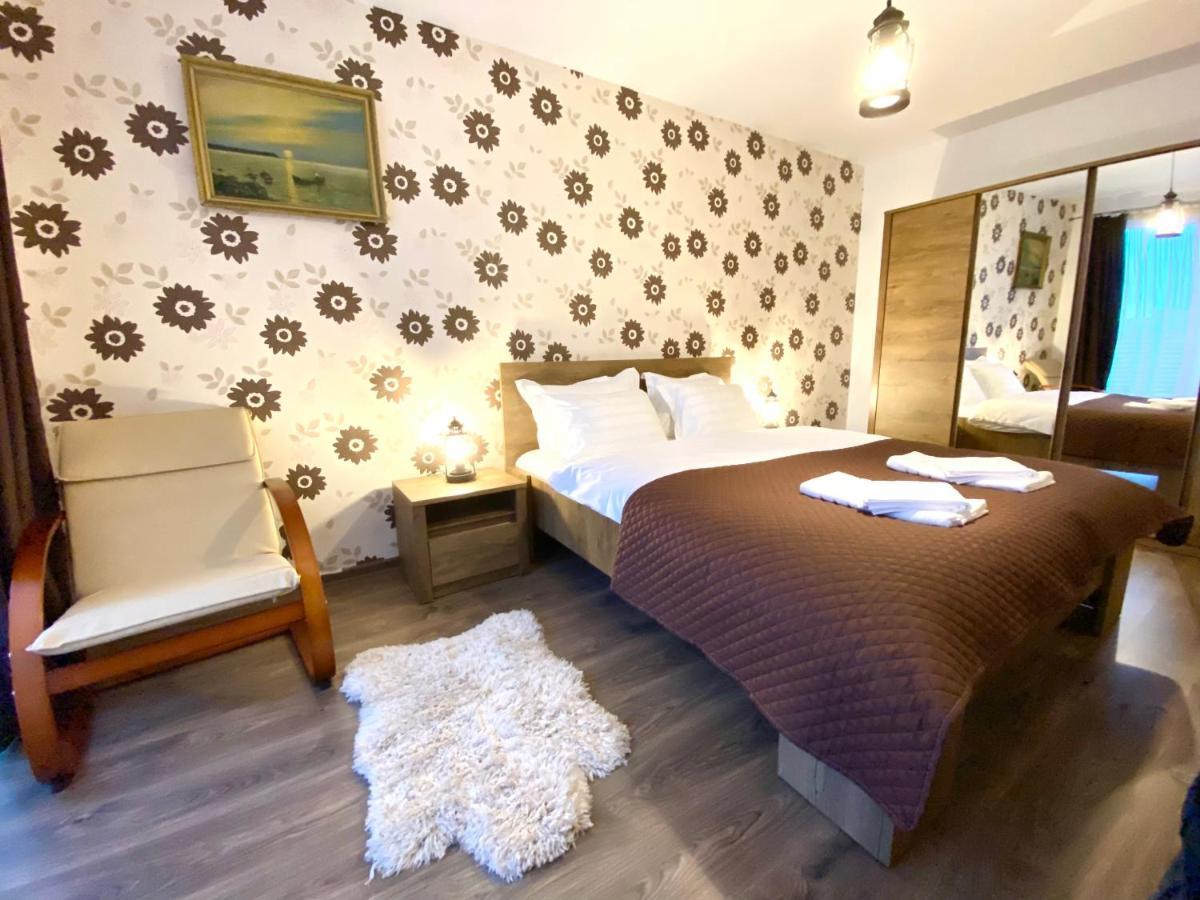 Urban Guesthouse Braşov Esterno foto